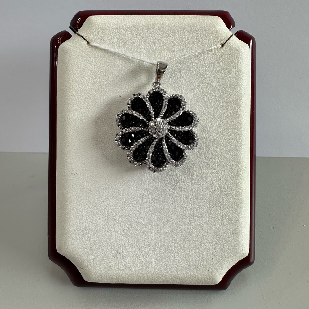 Black Flower Pendant Necklace - Elegant Women's Jewelry